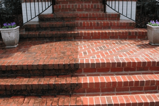 Why Homeowners Should Schedule Exterior Cleaning Before Summer Gatherings